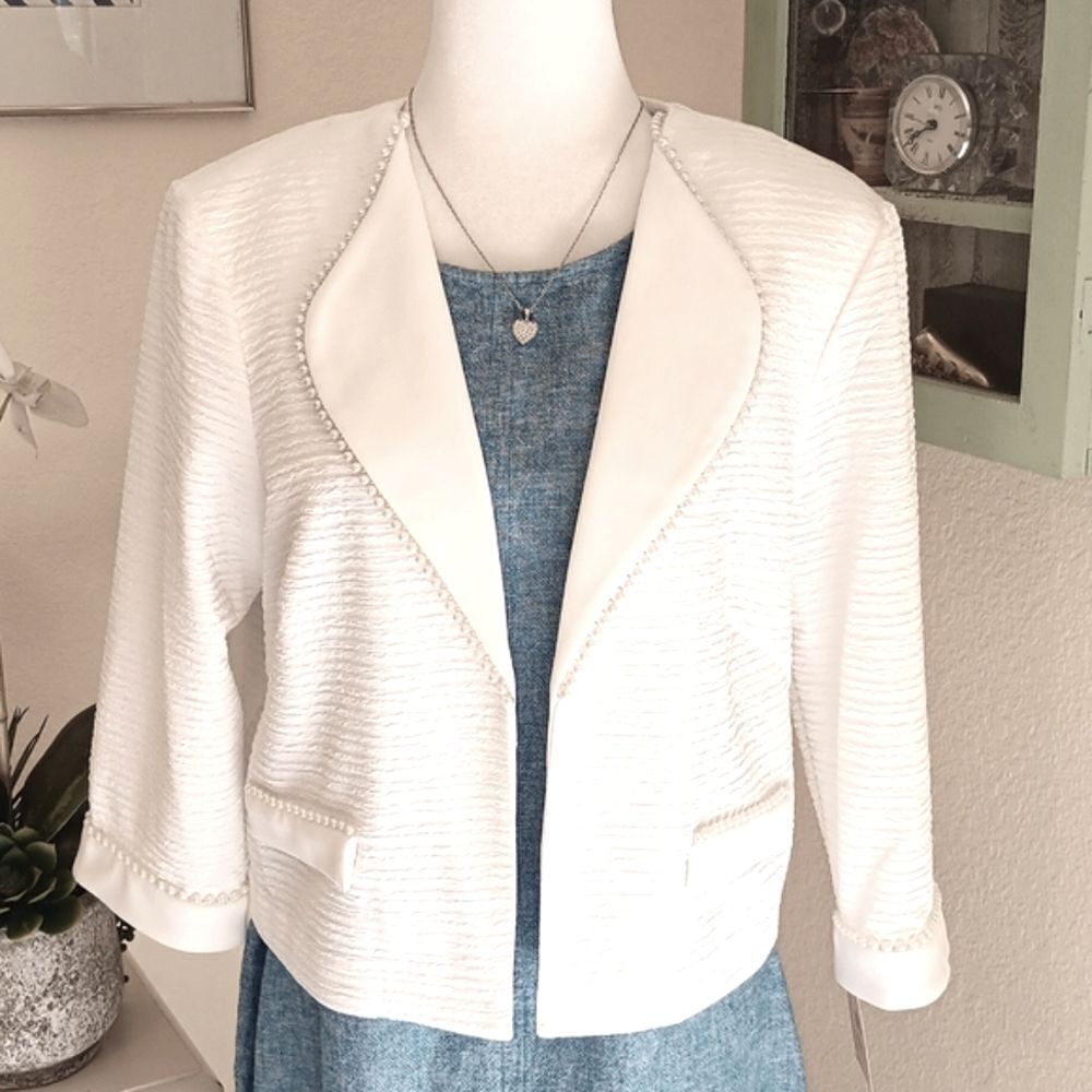 NWT Maya Brooke White Textured Jacket